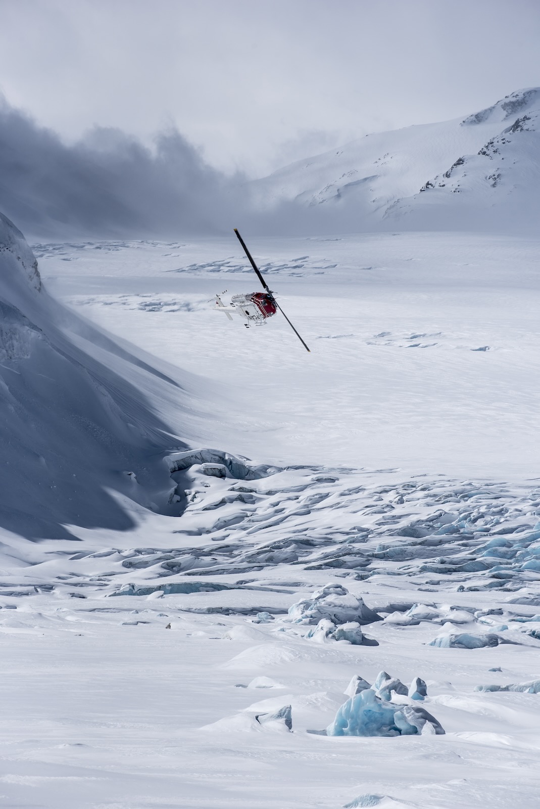 Sécurité en héliski au Canada : guides ACMG, protocoles avalanche et ce qu’on ne vous dit pas