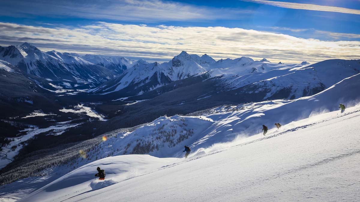 Quelle est la meilleure période pour l’héliski au Canada ?